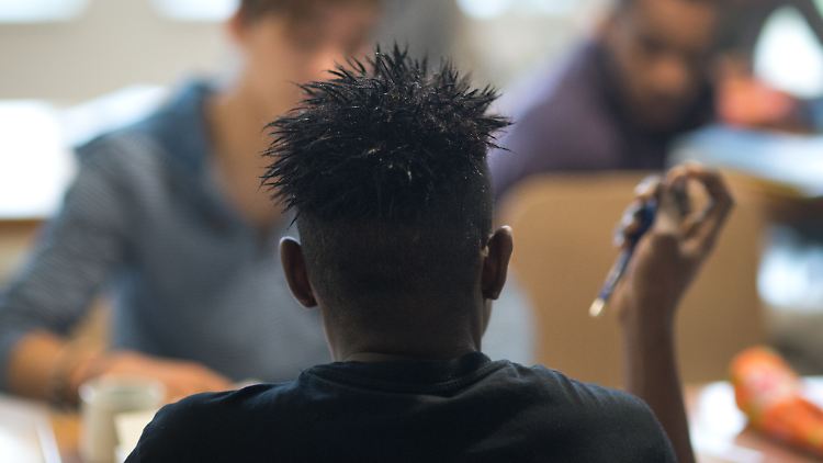 Deutschunterricht für minderjährige Flüchtlinge in Frankfurt am Main. 