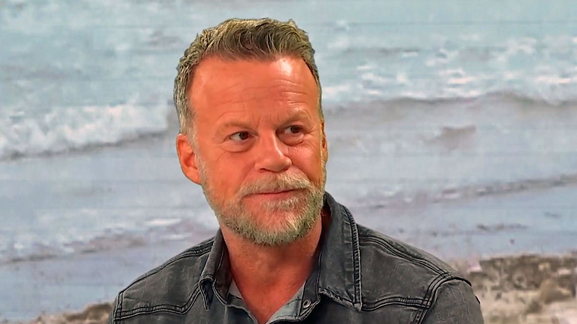 ITVJournalistPlastikExperiment.jpg