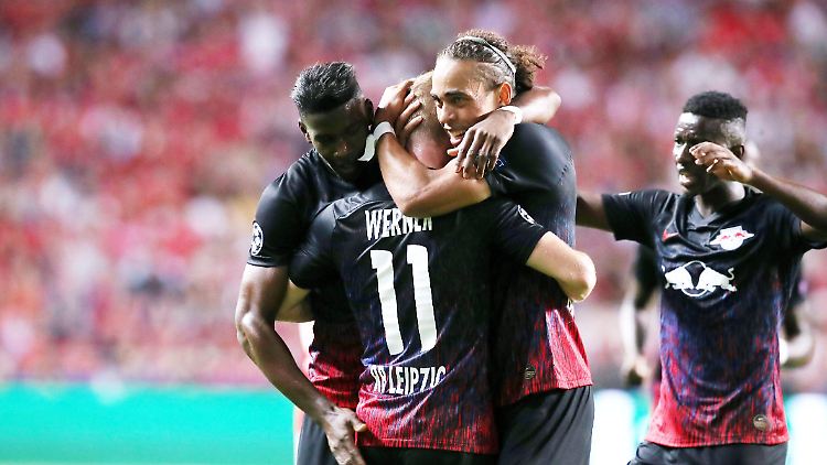 Jubelnde Leipziger freuen sich über einen gelungenen Start in die Champions-League-Saison.