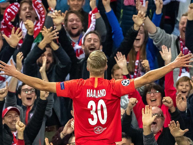 Erling Haaland begeistert offenbar auch die Bayern-Verantwortlichen.