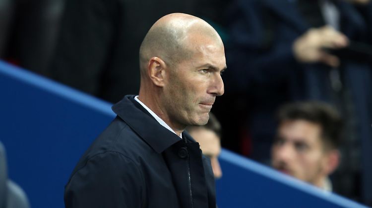 Die Laune passend zum Spiel: Zinedine Zidane steht unter Druck.