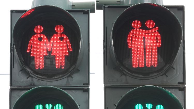 40 Prozent der befragten Migranten fällt es schwer, sich auf den anderen Umgang mit Homosexuellen einzustellen.