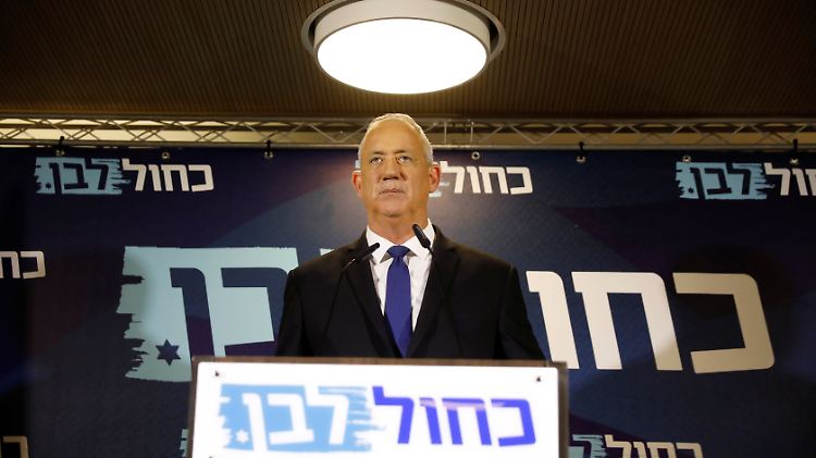 Er will Ministerpräsident werden: Ex-Armeechef Benny Gantz schlägt ein Treffen mit Amtsinhaber Netanjahu aus.