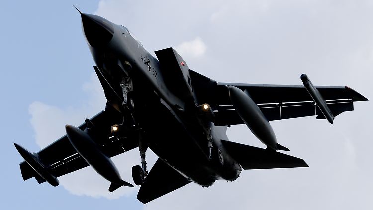 Warum der Tornado seine Zusatztanks verlor, ist noch unklar.