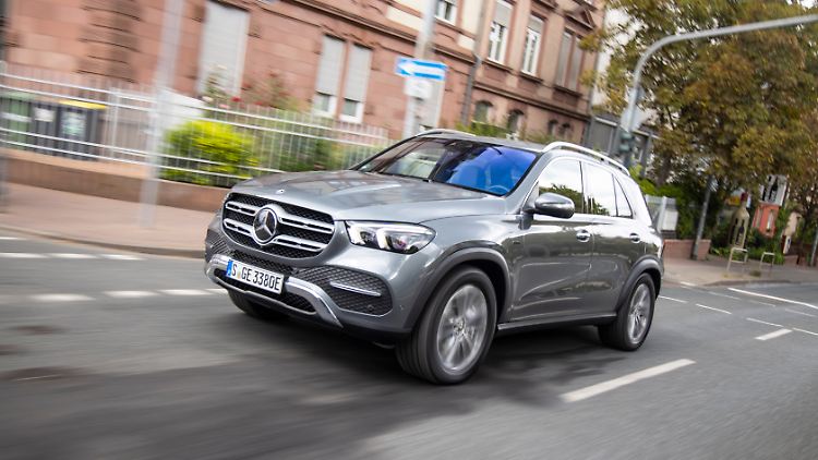 Der Mercedes GLE 250de bringt es unterdessen rein elektrisch auf gut 90 Kilometer.