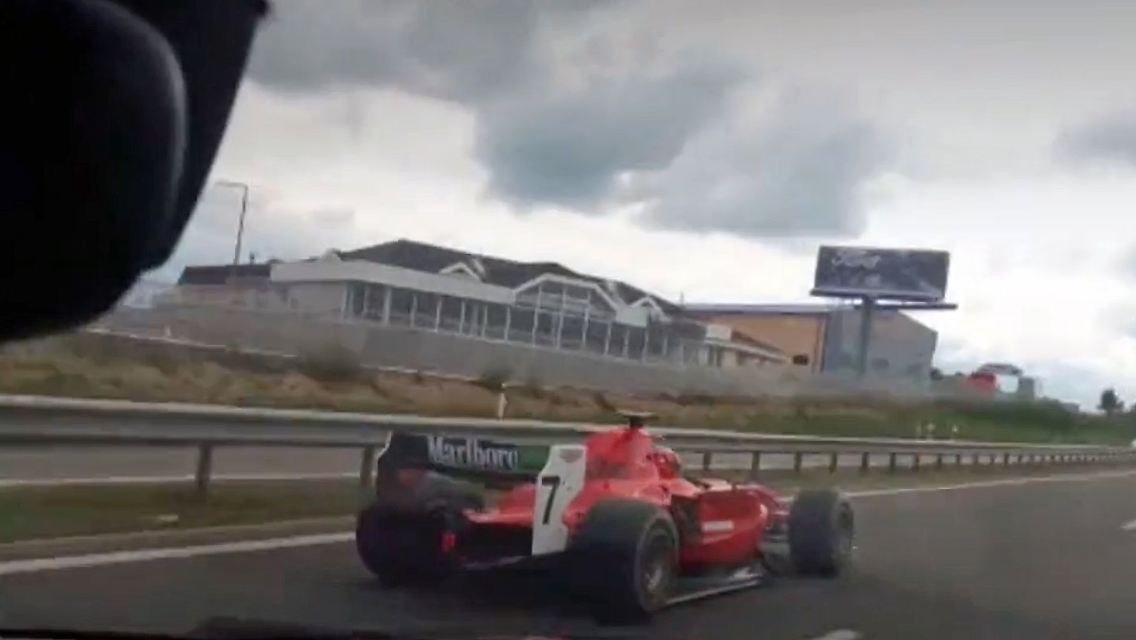 F2aufAutobahn.jpg