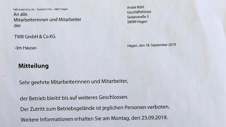 Dieses Schreiben hängt am Werkstor.