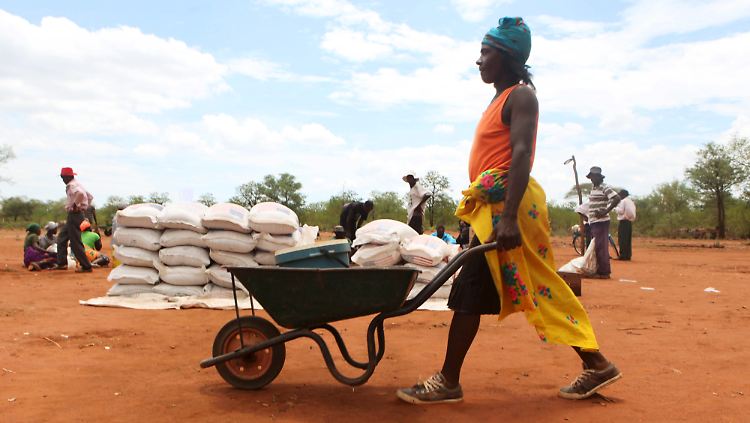 Wegen Dürre und Hyperinflation kehrt der Hunger nach Simbabwe zurück.