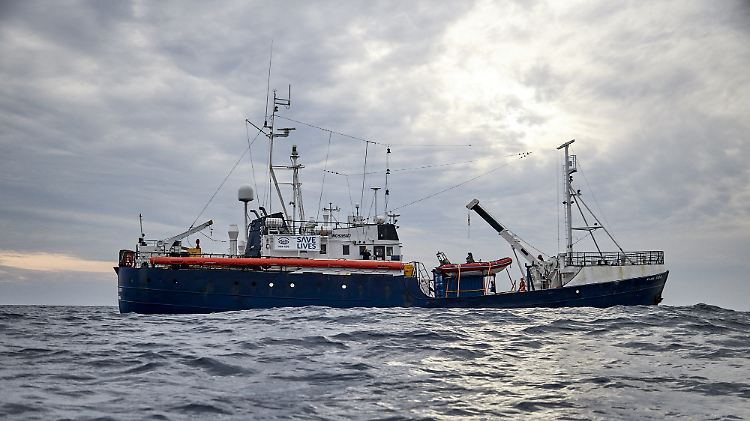 Auf der "Alan Kurdi" harren nun knapp 80 Flüchtlinge aus.