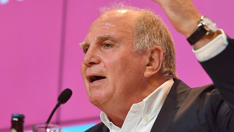 Uli Hoeneß erweist sich als knallharter Verteidiger seines Torwarts Manuel Neuer.