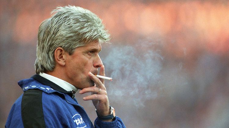 Werner Lorant war Bundesliga-Trainer und Kettenraucher.