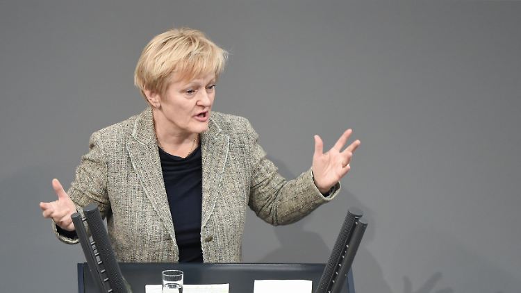 Laut Ansicht eines Berliner Gerichts muss die Grünen-Politikerin Künast die Facebook-Kommentare "Stück Scheiße" und "Drecks Fotze" aushalten.