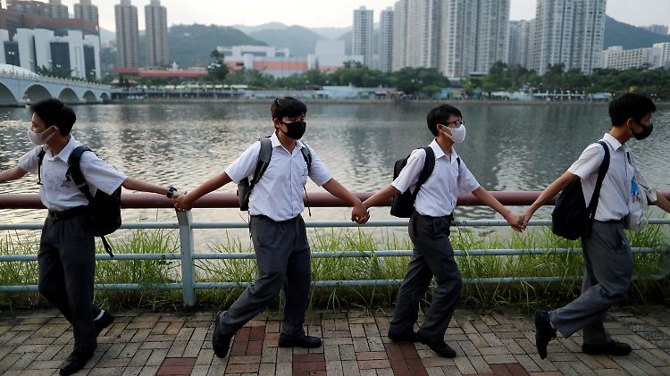 Kreative Kundgebungen - mit Folgen für die lokale Wirtschaft: In Hongkong zeigen sich die Auswirkungen der seit Monaten andauernden Protestwelle.