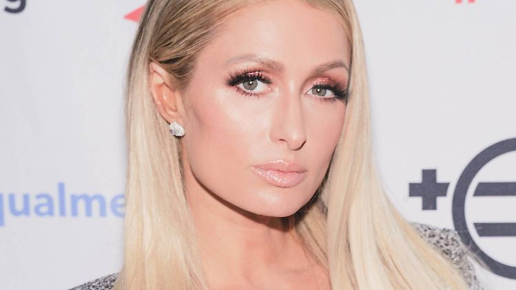 Paris Hilton weiß sich bei Langeweile zu helfen.