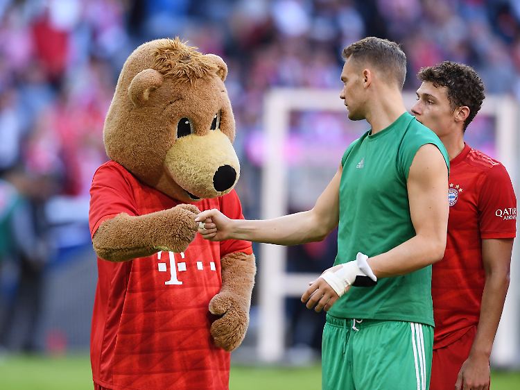 "Wir sind in der Breite auf jeden Fall gut aufgestellt": Manuel Neuer, rechts.