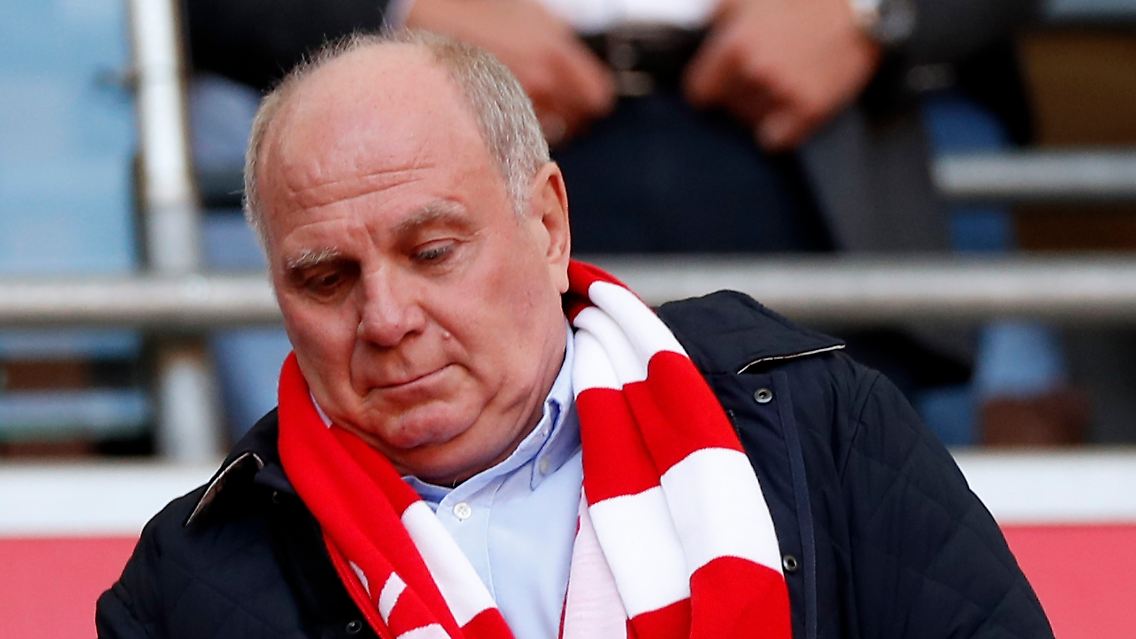 Münchens Klubpräsident Uli Hoeneß nach seinen Meckereien in den vergangenen Tagen über den DFB in der Causa der Torhüter Manuel Neuer und Marc-André ter Stegen.