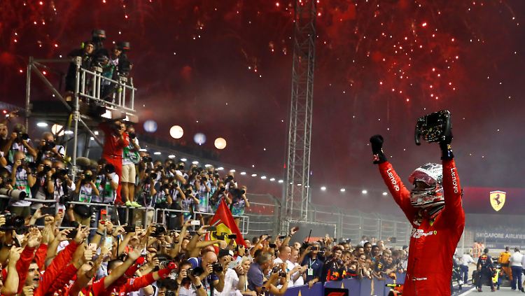 Am Ende jubelt Vettel - zum erstem Mal seit mehr als einem Jahr.