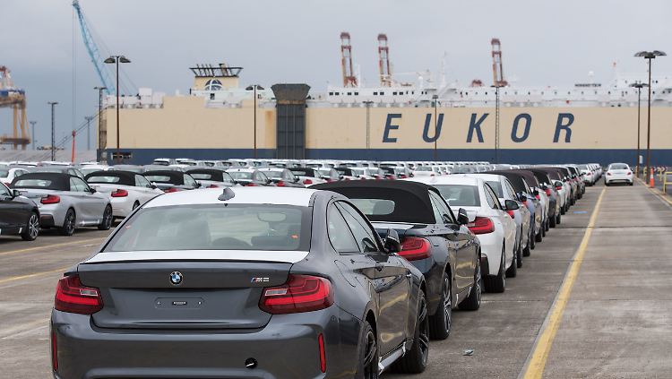 Deutsche Autos werden unter anderem von Bremerhaven in die ganze Welt verschifft.