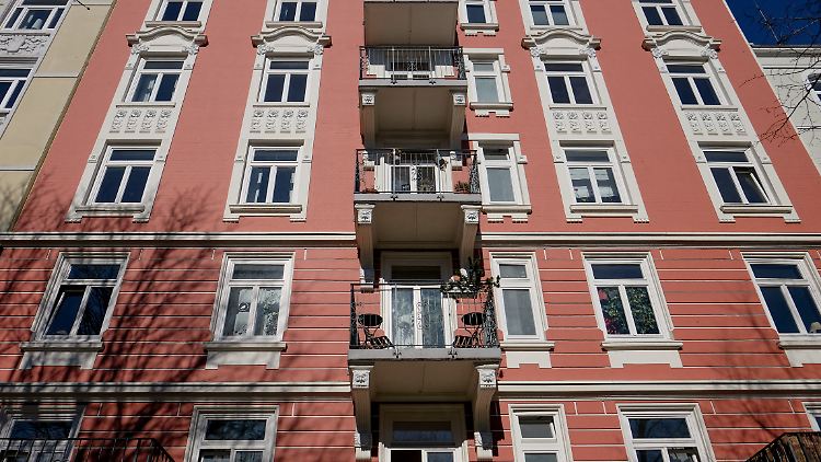 Die Vermittlung von Wohnimmobilien für Dritte wird in der Regel anteilig am Miet- oder Kaufpreis berechnet.
