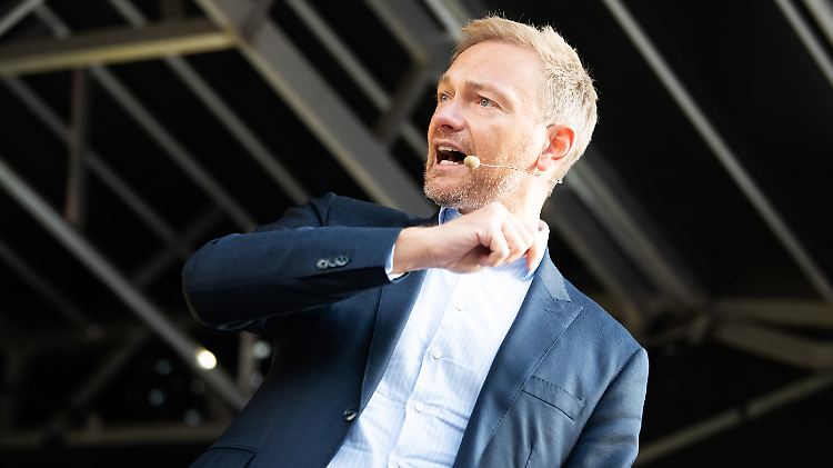 FDP-Chef Christian Lindner droht der Bundesregierung mit der Ablehnung des Pakets.