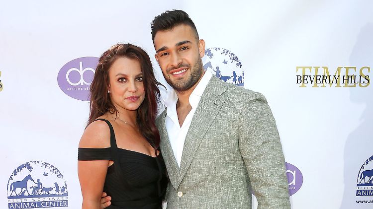 An der Seite ihres Freundes war Britney Spears vergangenes Wochenende sehr kurz auf dem roten Teppich in Los Angeles zu sehen.