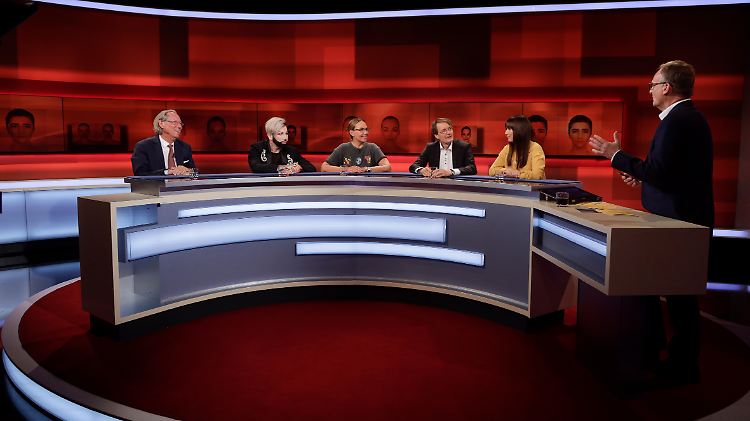 Plasbergs Gäste, von links nach rechts: Werner Mang, Harald Glööckler, Natascha Ochsenknecht, Karl Lauterbach, Louisa Dellert.