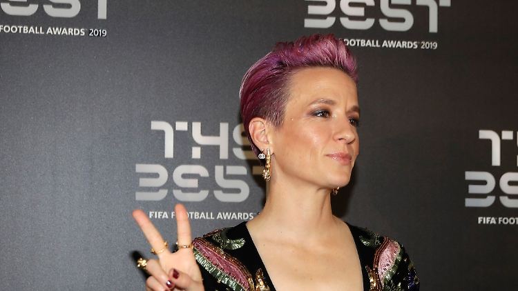 Die amerikanische Fußballerin Megan Rapinoe sorgte bei der Fifa-Gala mal wieder für einen bemerkenswerten Auftritt.