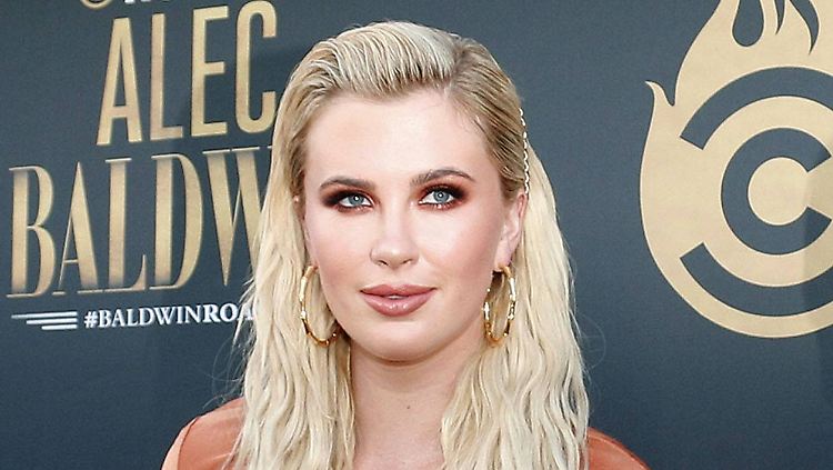 Ireland Baldwin inszeniert sich gern als Hingucker.