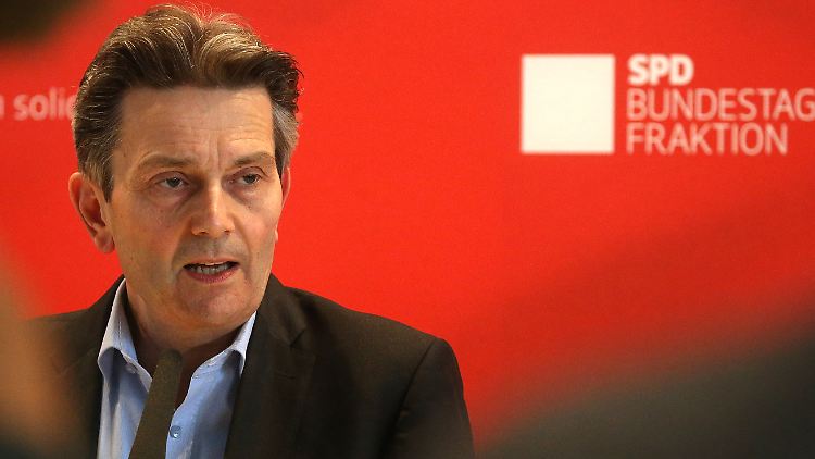 Mützenich ist der dienstälteste SPD-Abgeordnete im Bundestag.