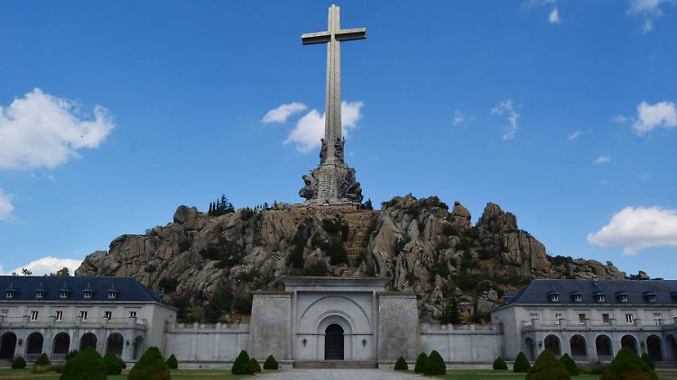 Im Tal der Gefallen liegen Zehntausende Opfer der Franco-Herrschaft neben dem Diktator zur letzten Ruhe gebettet.