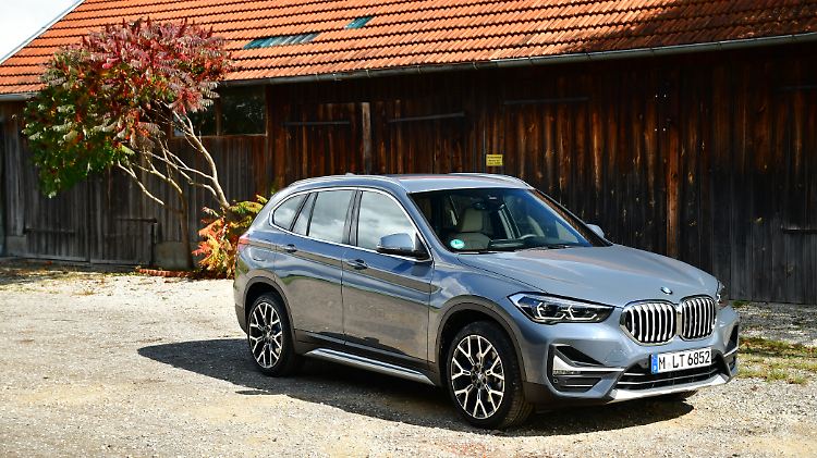 Der BMW X1 xDrive 25d als X Line und in Storm Bay metallic.