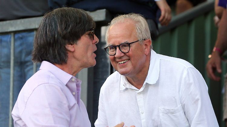 Joachim Löw und Fritz Keller verstehen sich augenscheinlich blendend.