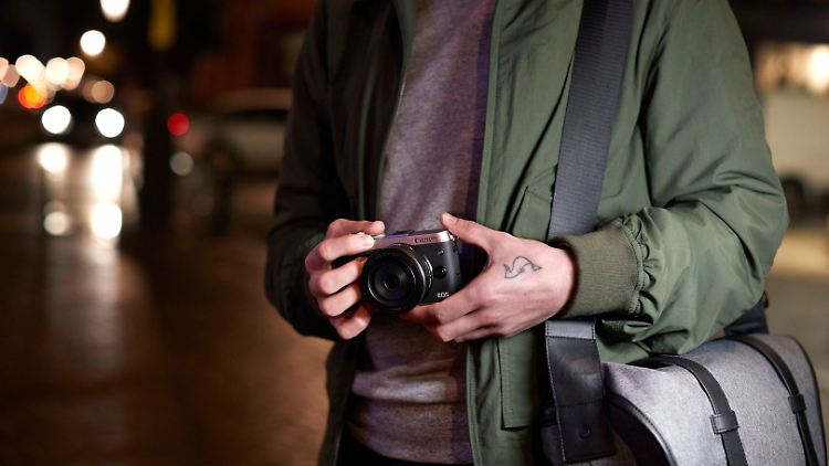 Die kleine spiegellose Systemkamera Canon EOS M6 ist eine der Favoriten von Stiftung Warentest.