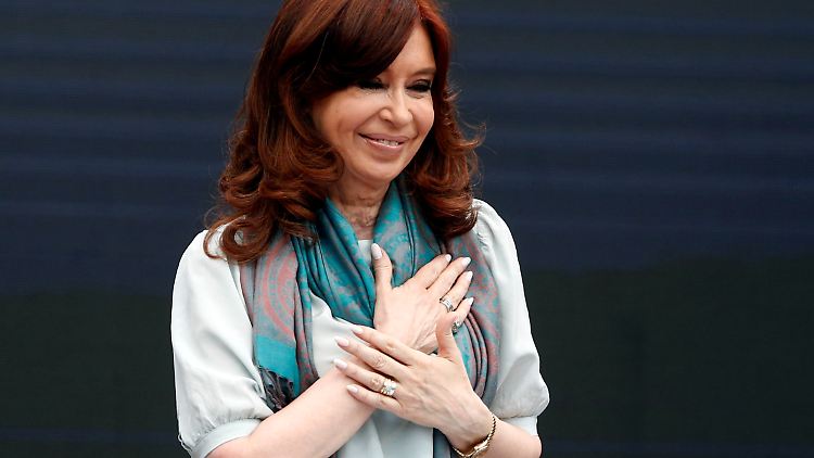 Cristina Kirchner war bereits von 2007 bis 2015 argentinische Präsidentin. Ihr verstorbener Ehemann Nestor führte das Land von 2004 bis 2007 an.
