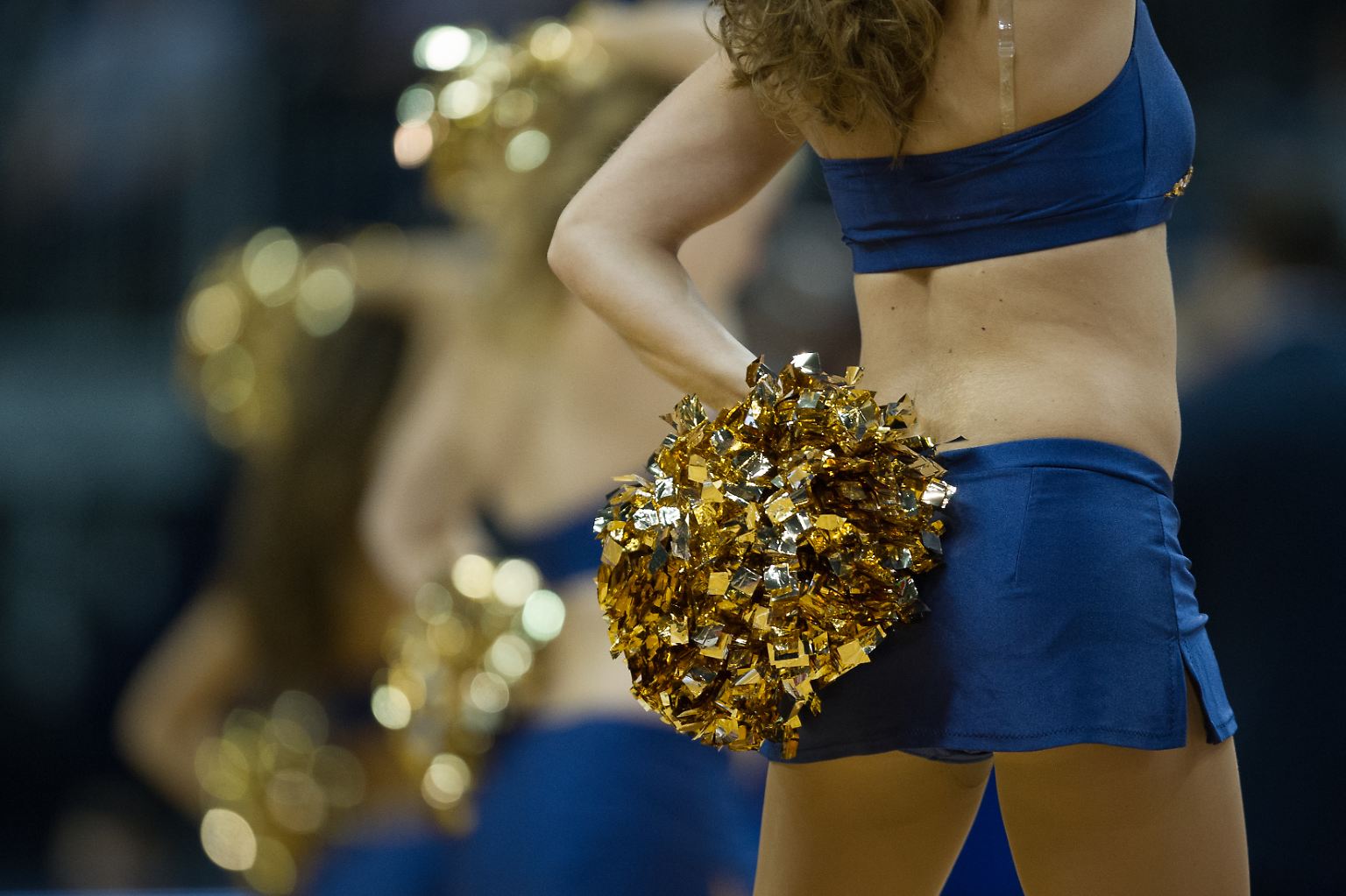 Für viele Fans gehört dieser Anblick zum Basketball wie Rebound oder Dreipunktelinie: Cheerleader - leicht bekleidete Tänzerinnen, die in den Pausen das Spielfeld übernehmen.