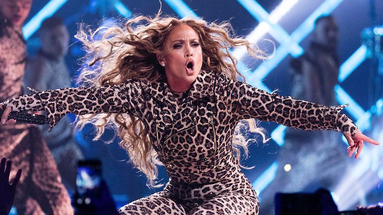 Für den Auftritt verspricht Sängerin Jennifer Lopez "eine Explosion".