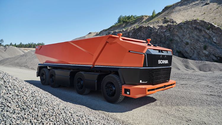 Ohne Kanzel und Fahrer verrichtet der Scania AXL seine Arbeit im Tagebau.