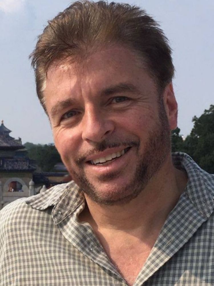 Reinhard Heinisch führt die Abteilung Politikwissenschaft an der Universität Salzburg. Er beschäftigt sich mit Fragen der österreichischen Politik im europäischen Kontext. Unter anderem hat er gerade eine Studie zu transnationalem Populismus in Österreich und Deutschland vorgestellt, in der er die Programme von FPÖ und AfD vergleicht.