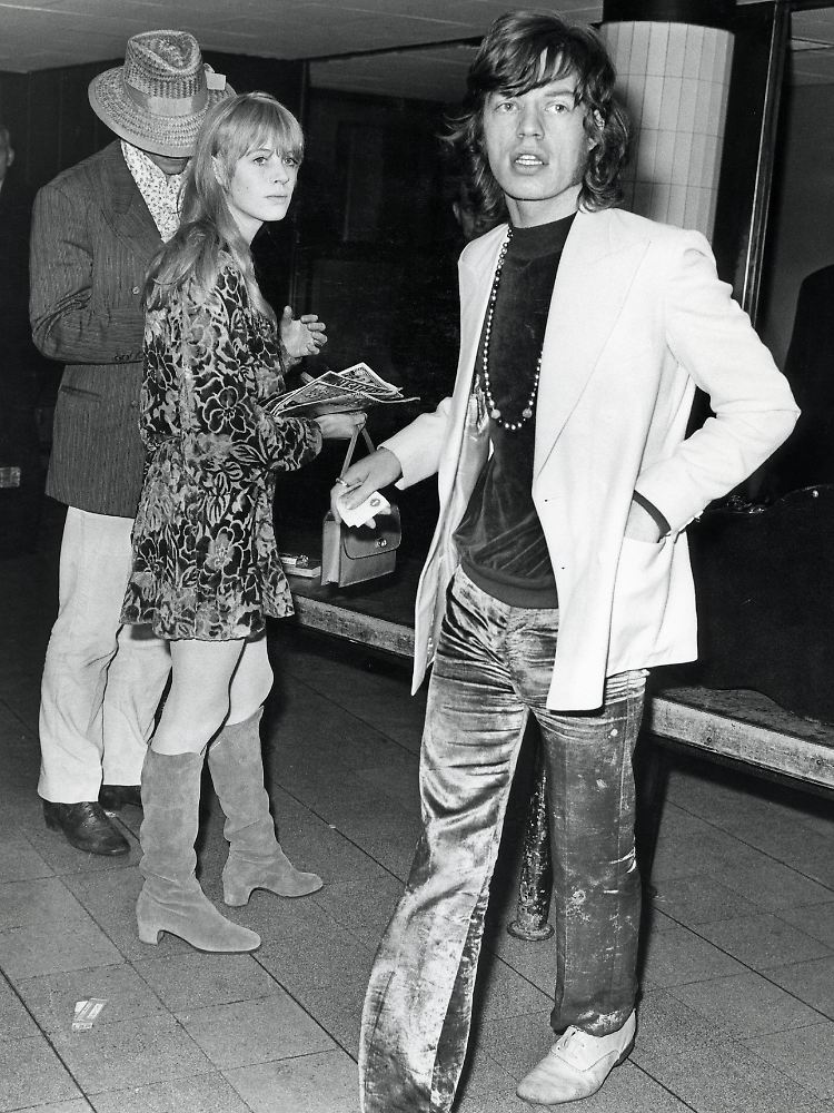 Mick Jagger und seine Freundin Marianne Faithful, circa 1969.