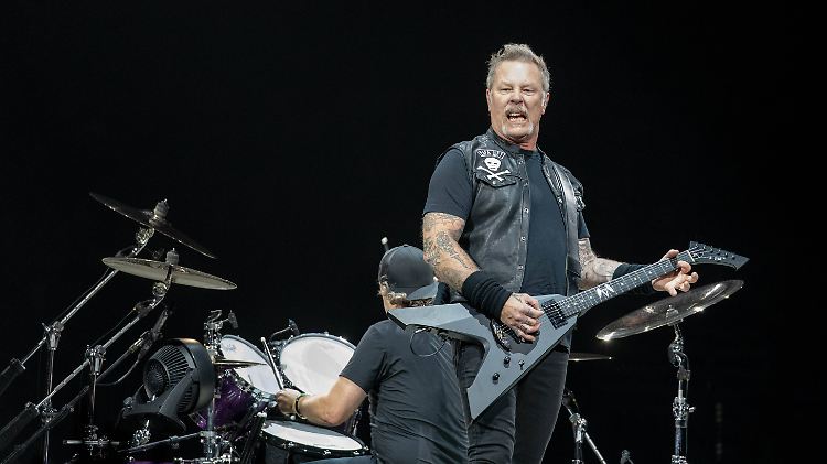 James Hetfield ist nach eigenen Angaben seit 2001 trockener Alkoholiker.