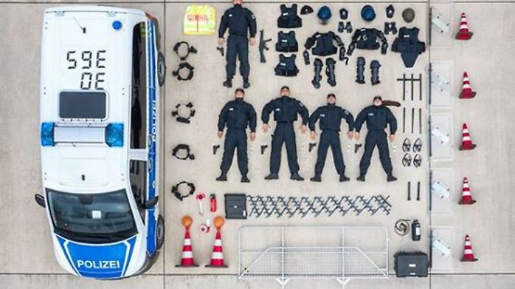Fünf Mann und sieben Kegel: So sieht ein ausgeräumtes Halbgruppenfahrzeug aus.