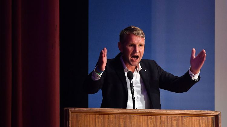 Wer vom "bevorstehenden Volkstod durch Bevölkerungsaustausch" spricht, darf als Faschist bezeichnet werden, befand das Gericht.