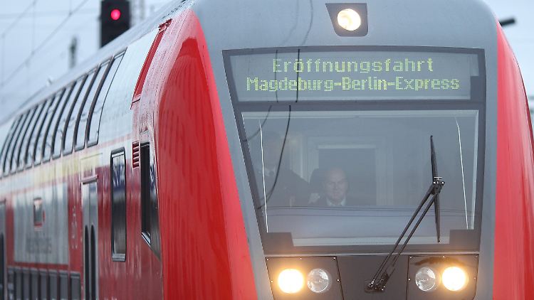 Der neue Interregioexpress "Magdeburg-Berlin-Express" erreicht eine Höchstgeschwindigkeit von 160 Stundenkilometern und benötigt für die Strecke zwischen Magdeburg und der Bundeshauptstadt 85 Minuten.