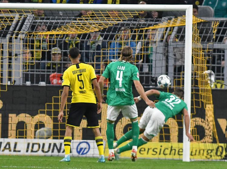 Der Moment, in dem es in Dortmund wieder um die Mentalität geht: Marco Friedl köpft Werder zum 2:2.