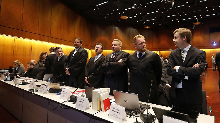 Die Verhandlung über die Musterfeststellungsklage von Verbraucherschützern gegen VW hat begonnen.