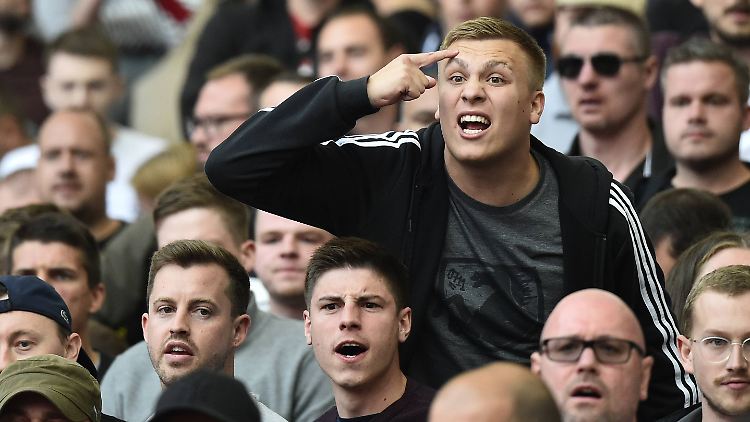 Diese deprimierende Phase, in der, egal, was auch immer alle Beteiligten tun, nichts gelingen will - jeder Fußballfan kennt sie.