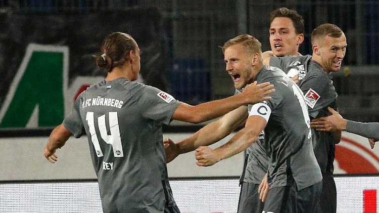 Konnten bereits nach 45 Minute drei Mal jubeln: Kapitän Hanno Behrens und seine Nürnberger.