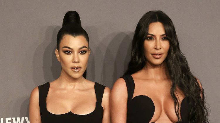 Die Schwestern Kourtney (links) und Kim Kardashian haben sich im Laufe der Jahre prächtig entwickelt.