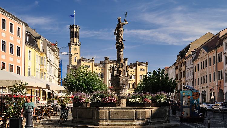 Schön und lebenswert ist es vielerorts zwischen Schwerin und Dresden - zum Beispiel wie hier in auf dem Markt in Zittau (Landkreis Görlitz).
