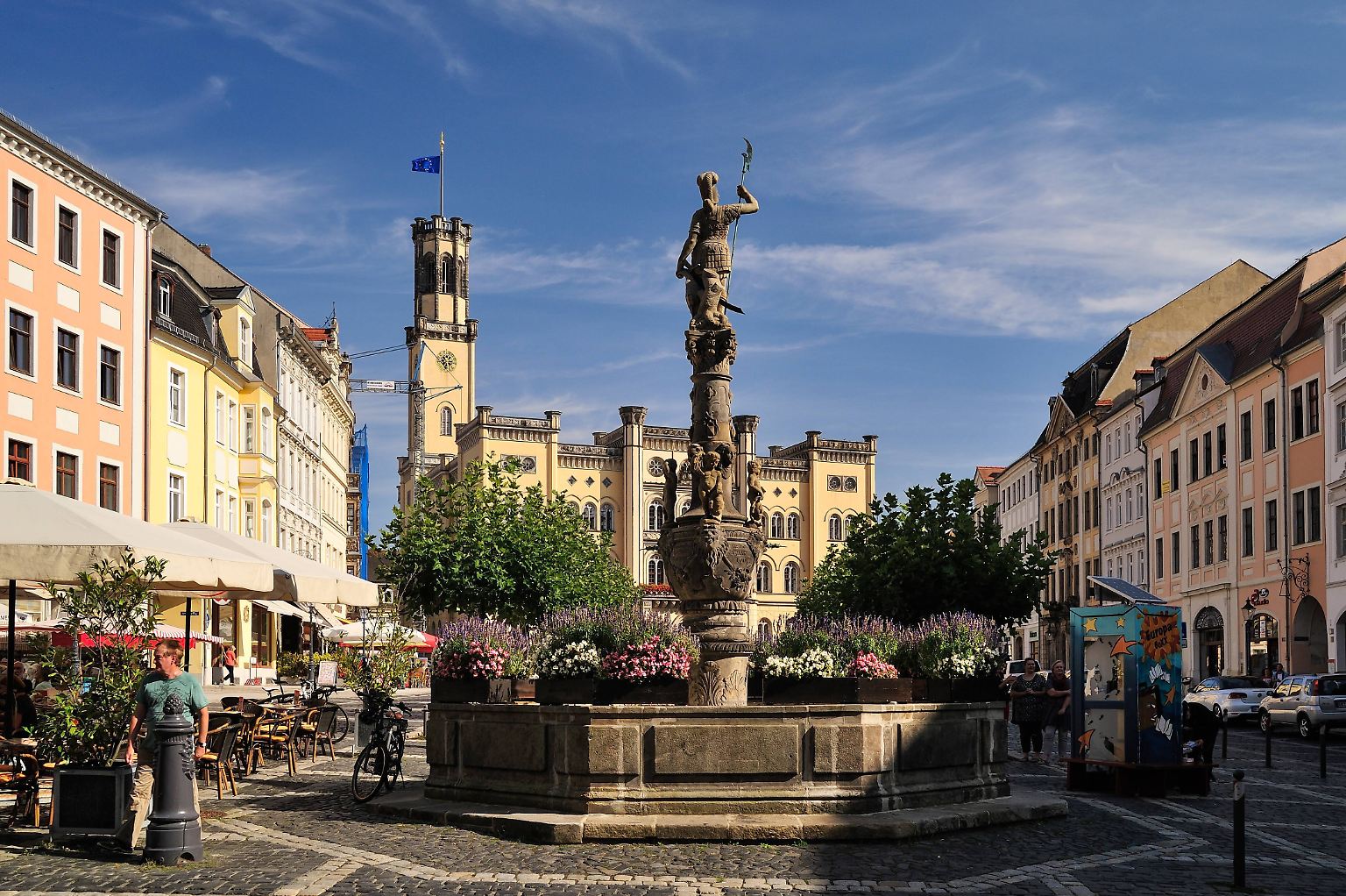 Der kleinste und vielleicht feinste Bewerber ist die Stadt Zittau. Die fast 30.000 Einwohner und vielen Touristen erfreuen sich an Bauwerken wie dem Marsbrunnen.